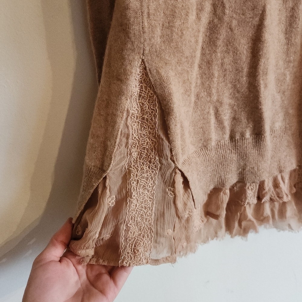 Garnet Hill Shirttail Cashmere Sweater Ruffle Detail Tan Cream Medium M - Picture 8 of 9